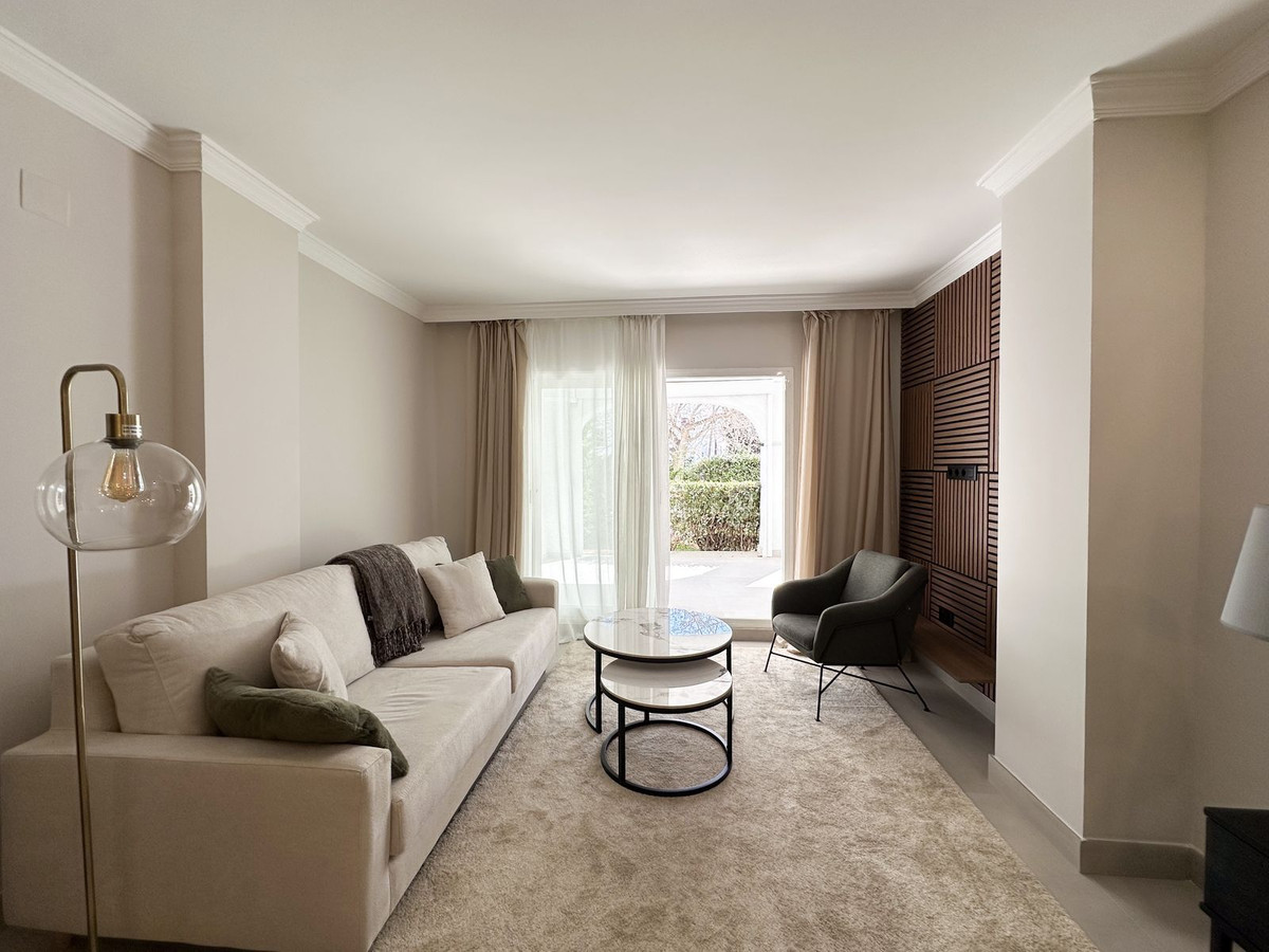 3 Bedroom Apartment in San Pedro de Alcántara - Photo 2