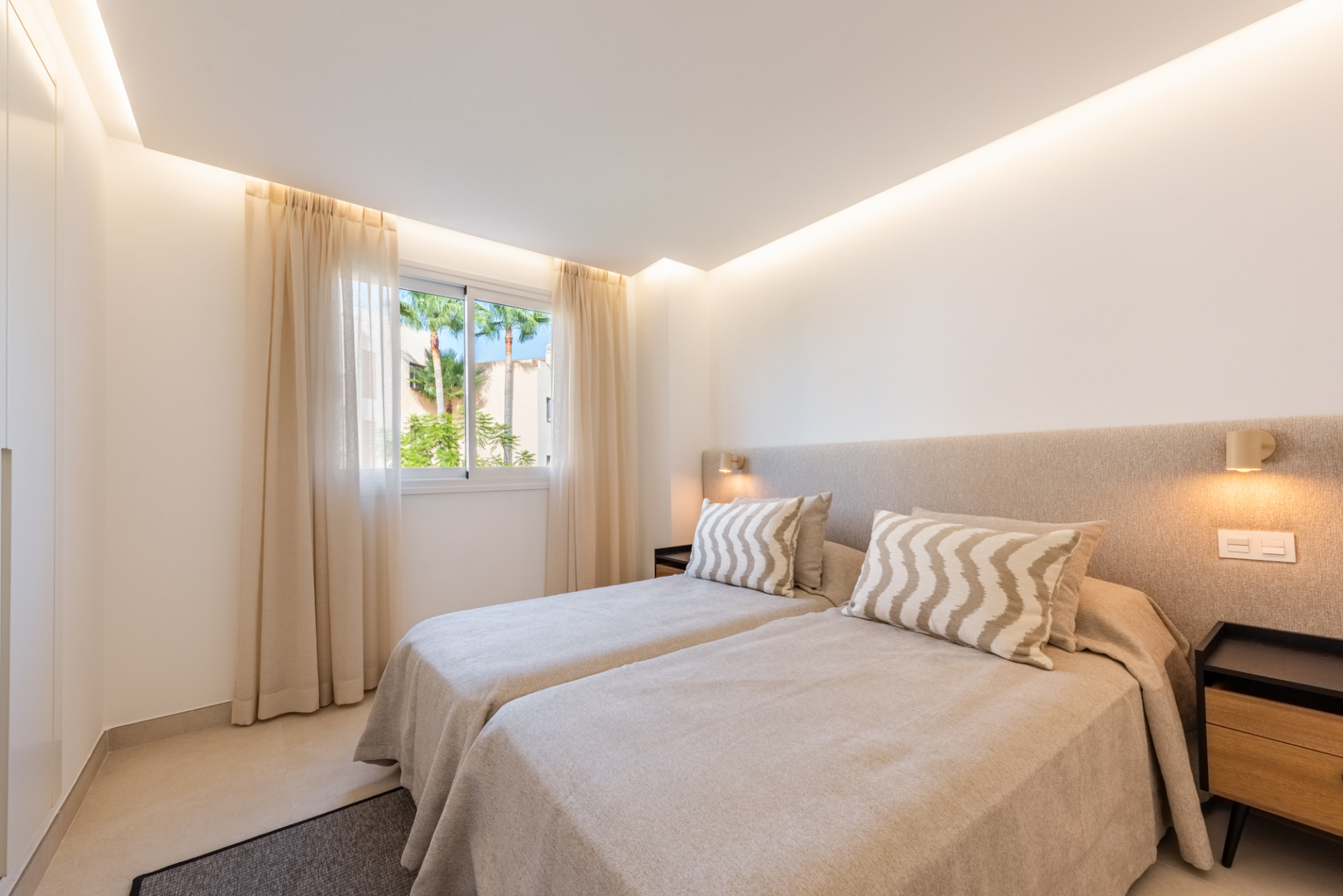 2 Bedroom Penthouse in Benahavís - Photo 20