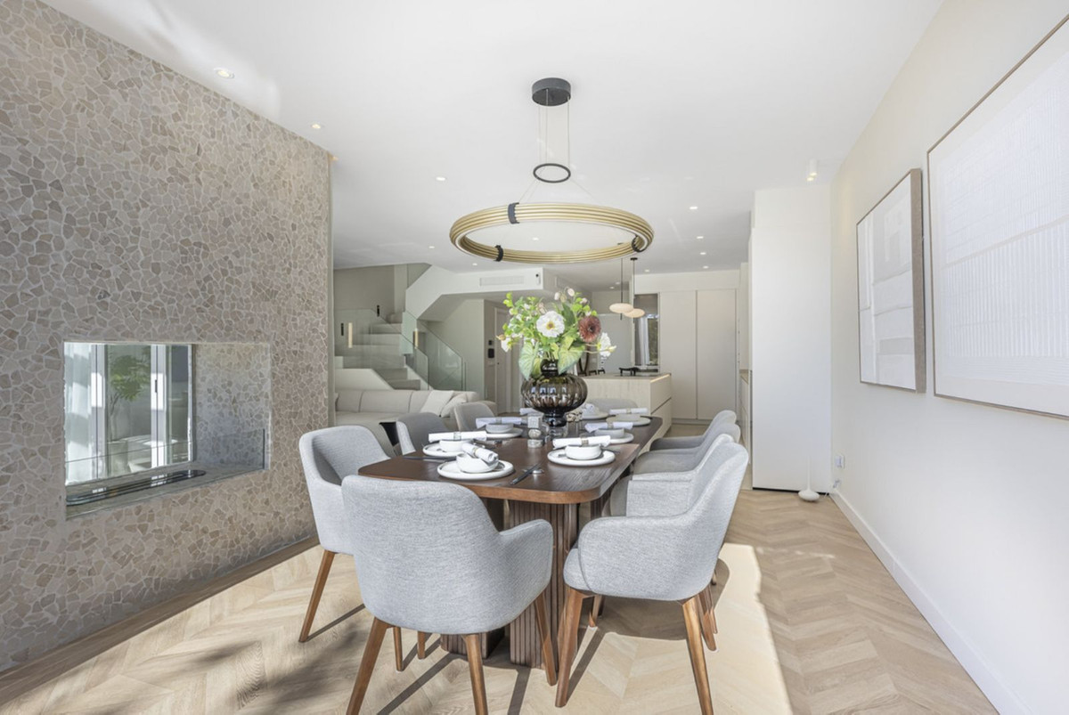 5 Bedroom Townhouse in Marbella - Photo 11