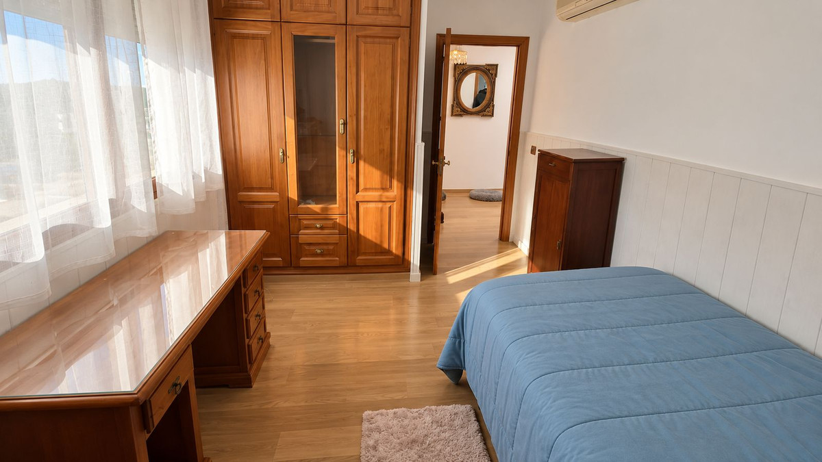 6 Bedroom Villa in Alhaurín de la Torre - Photo 17