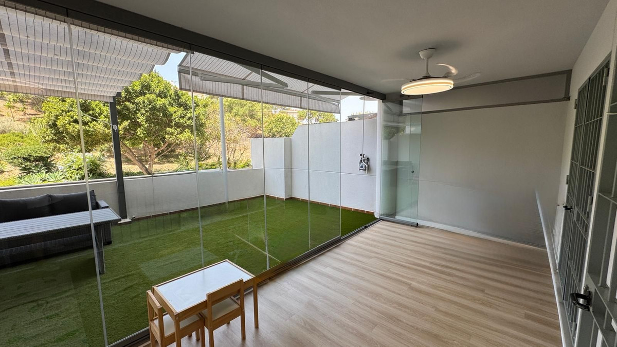 2 Bedroom Apartment in Fuengirola - Photo 3