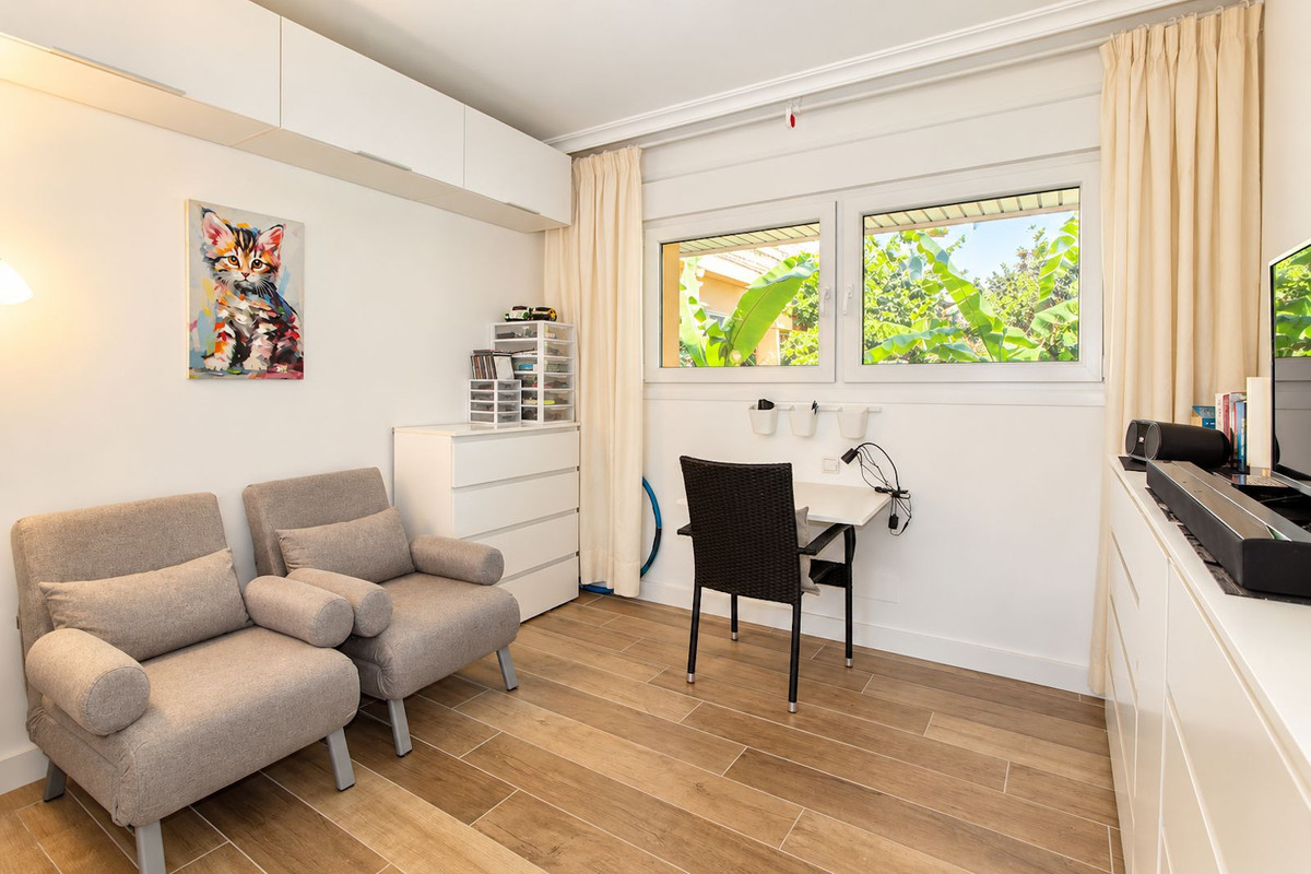 2 Bedroom Apartment in Marbella - Photo 18