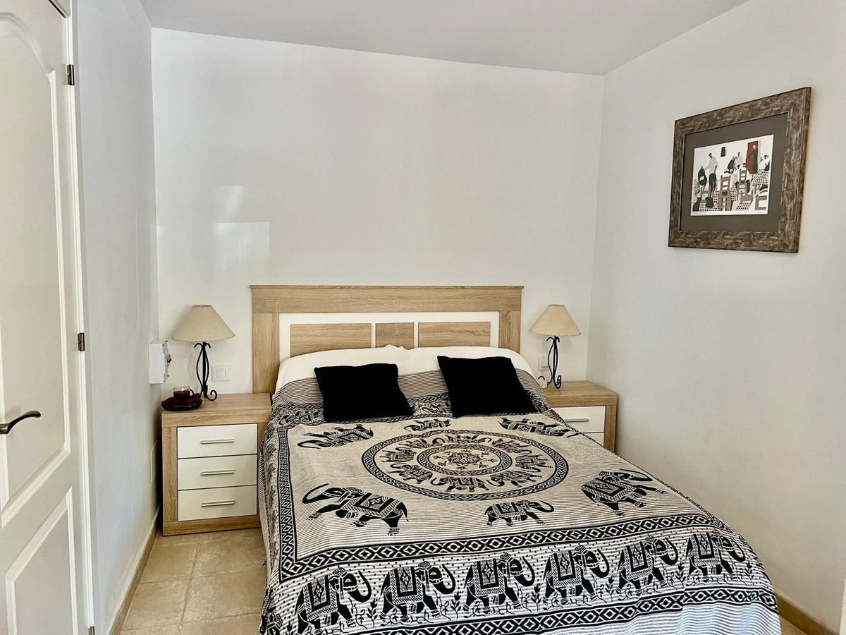 3 Bedroom Townhouse in Estepona - Photo 9