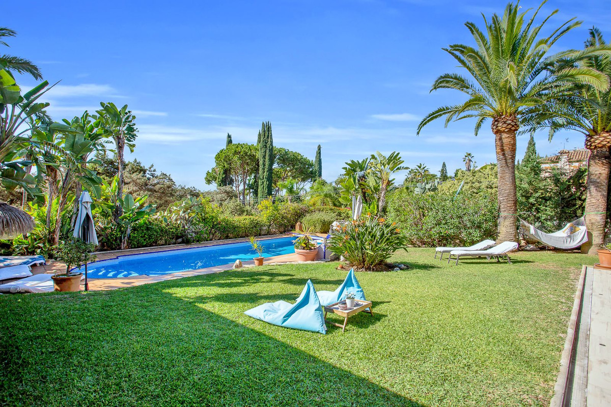 6 Bedroom Villa in Marbella - Photo 60