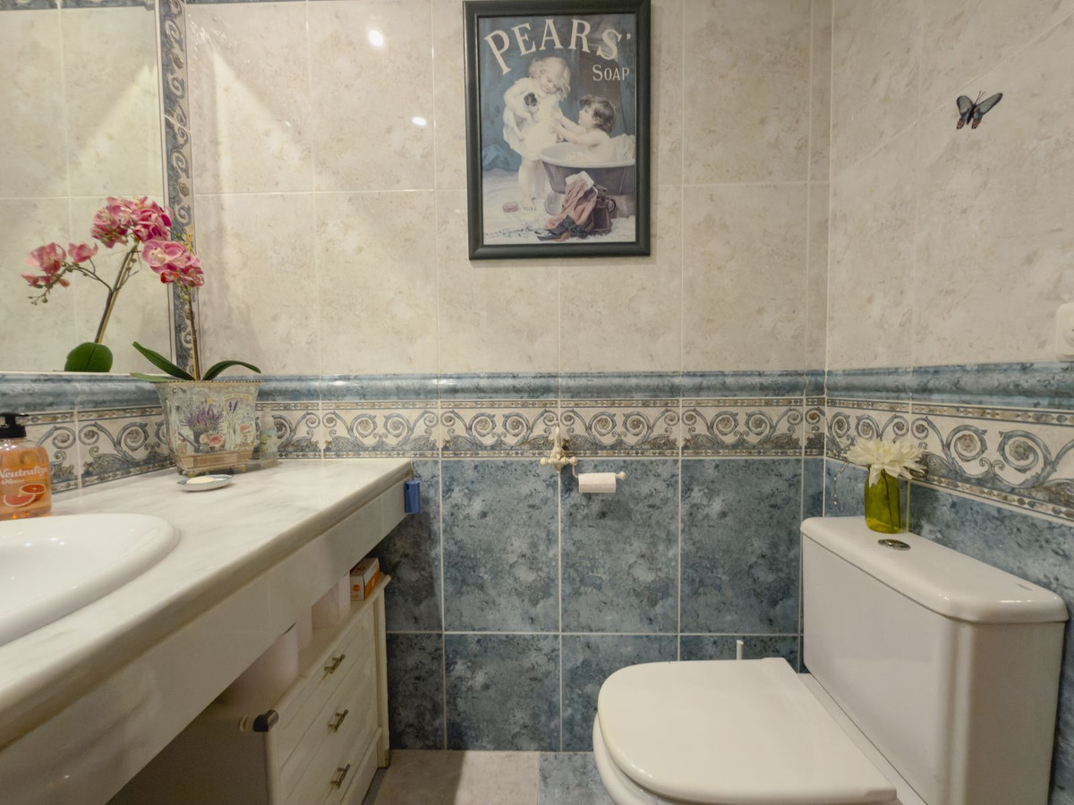 4 Bedroom Villa in Coín - Photo 17