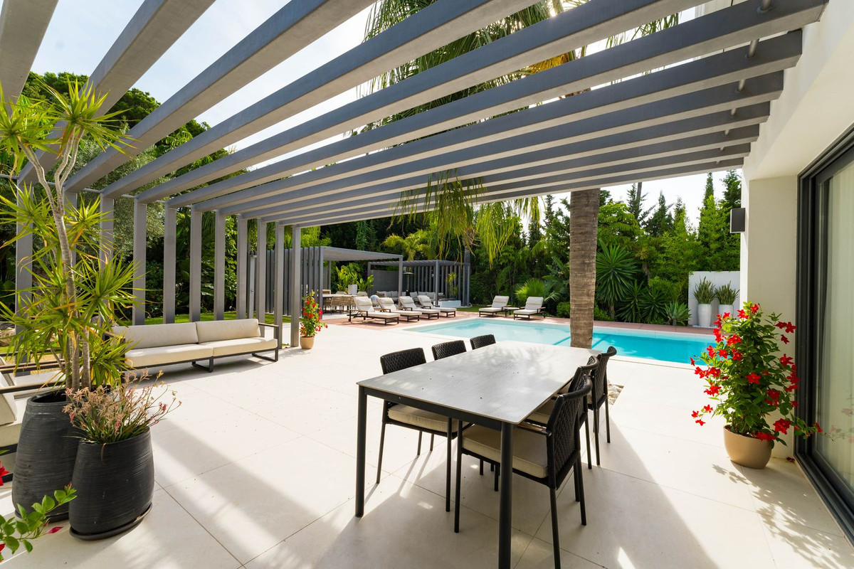 4 Bedroom Villa in Marbella - Photo 13