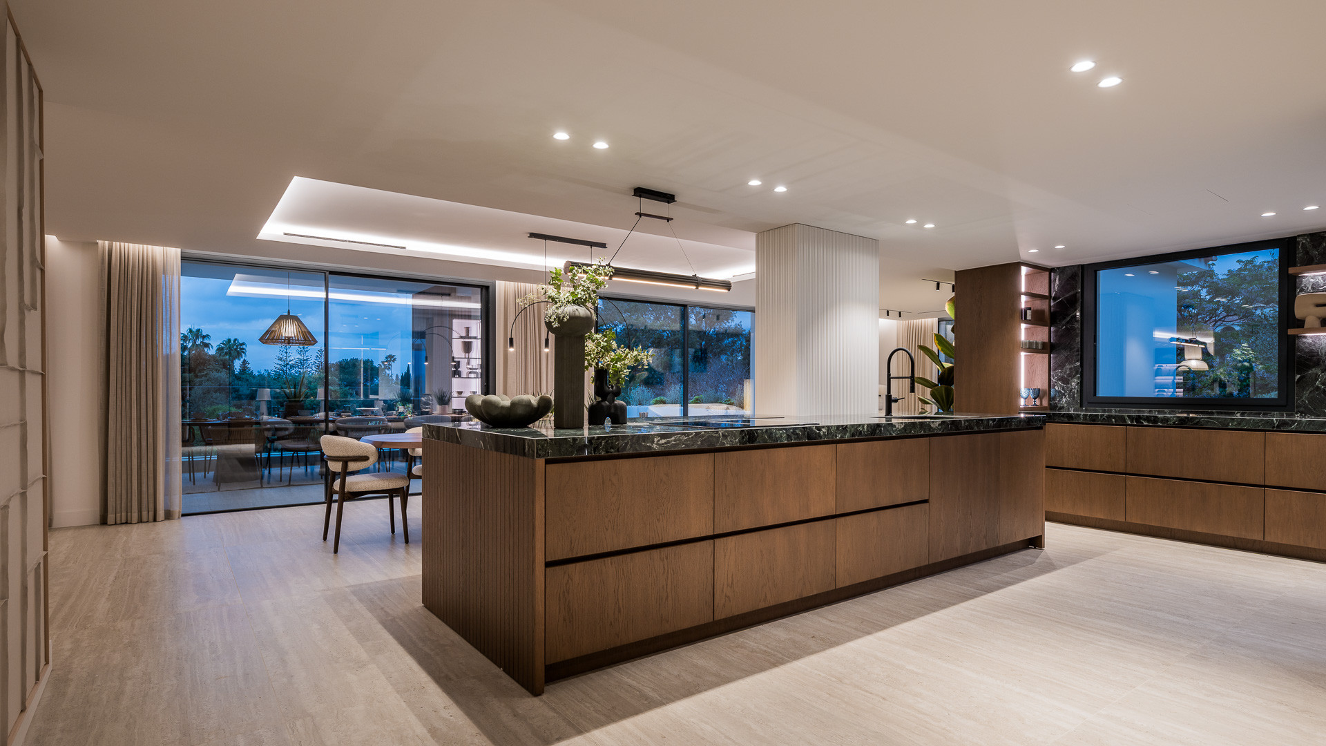 6 Bedroom Villa in Marbella - Photo 28