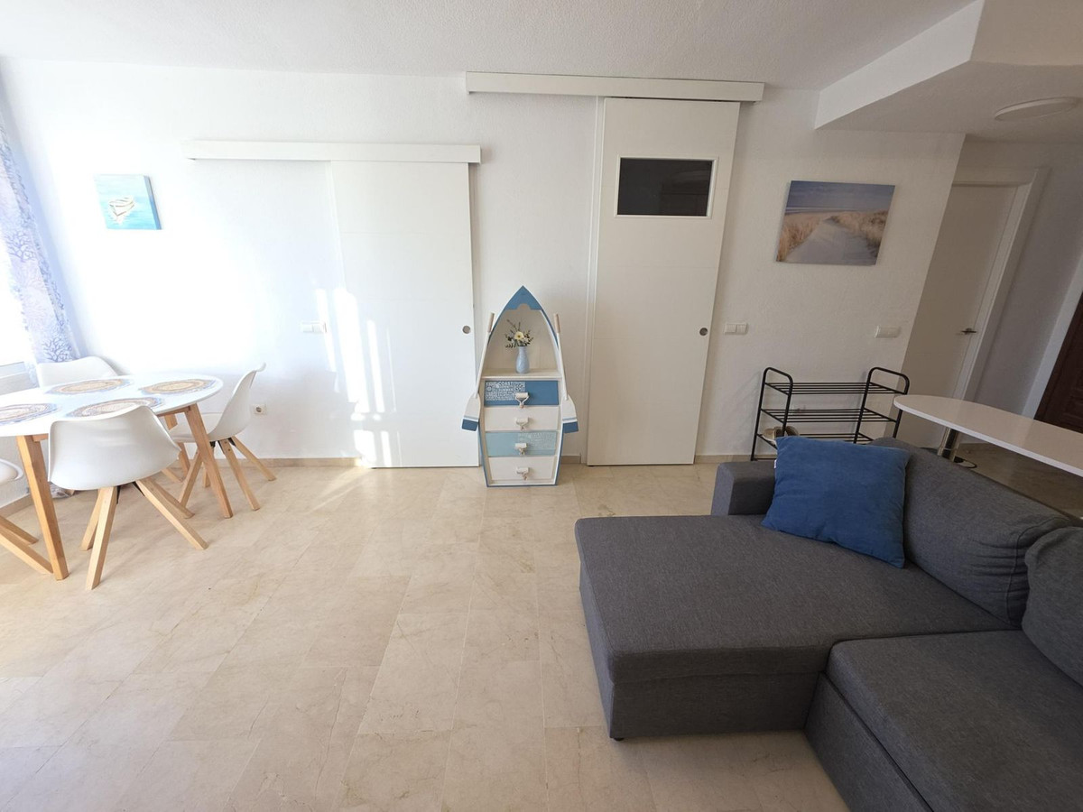 2 Bedroom Apartment in Fuengirola - Photo 12