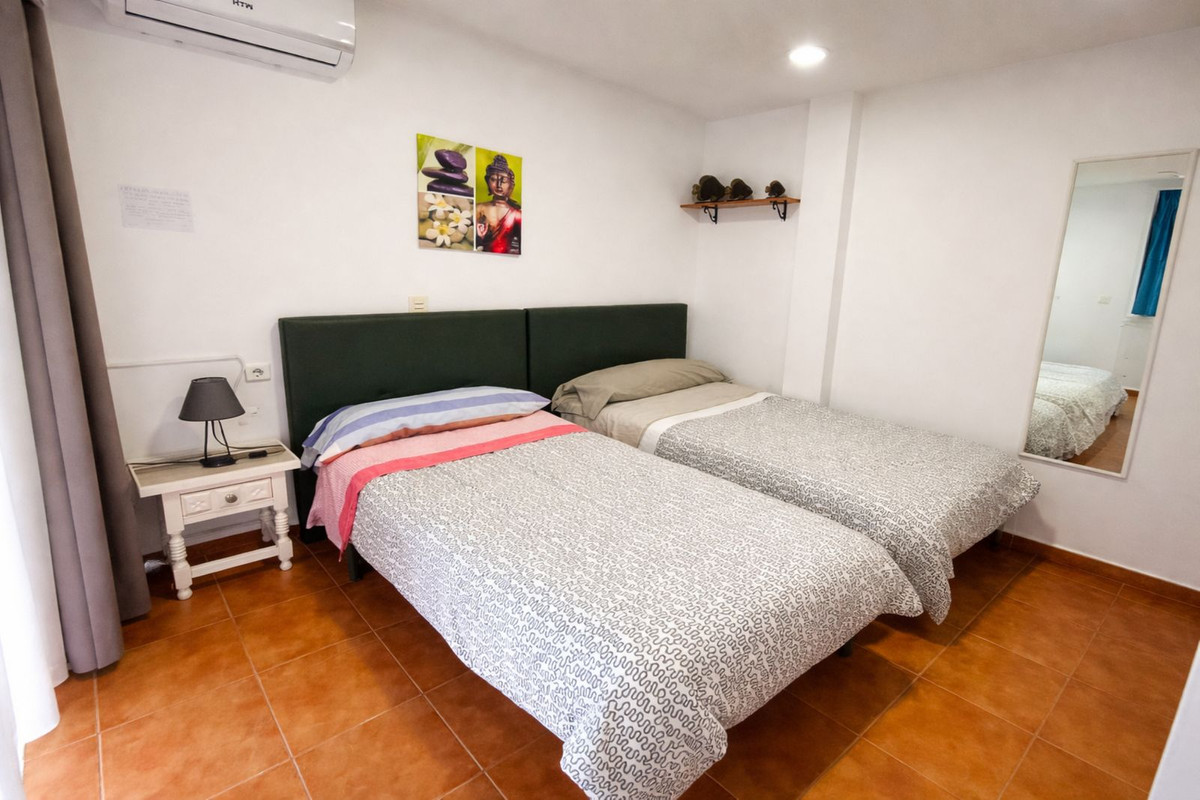 2 Bedroom Apartment in Benalmádena - Photo 16