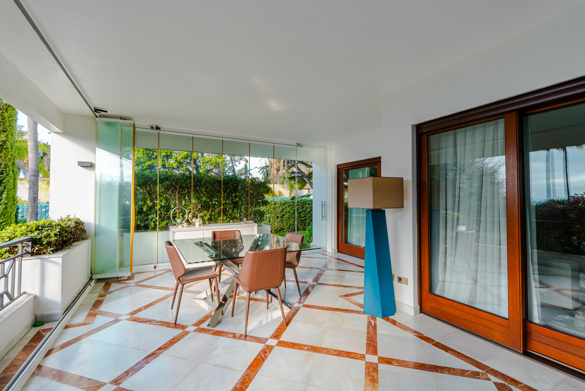 3 Bedroom Apartment in Estepona - Photo 5