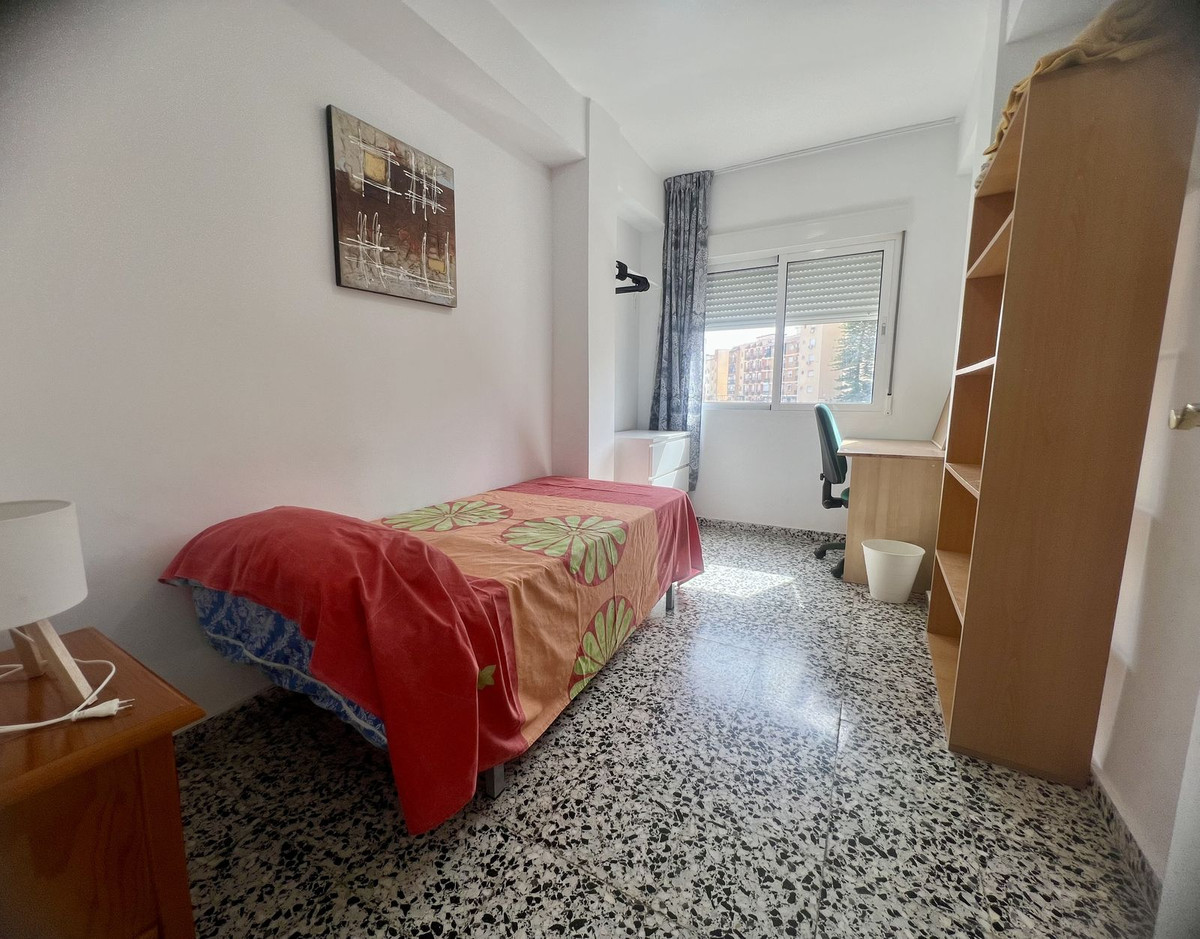 3 Bedroom Apartment in Málaga - Photo 15