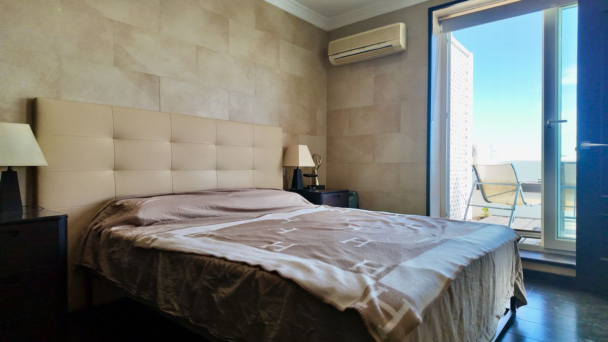 2 Bedroom Penthouse in Estepona - Photo 13