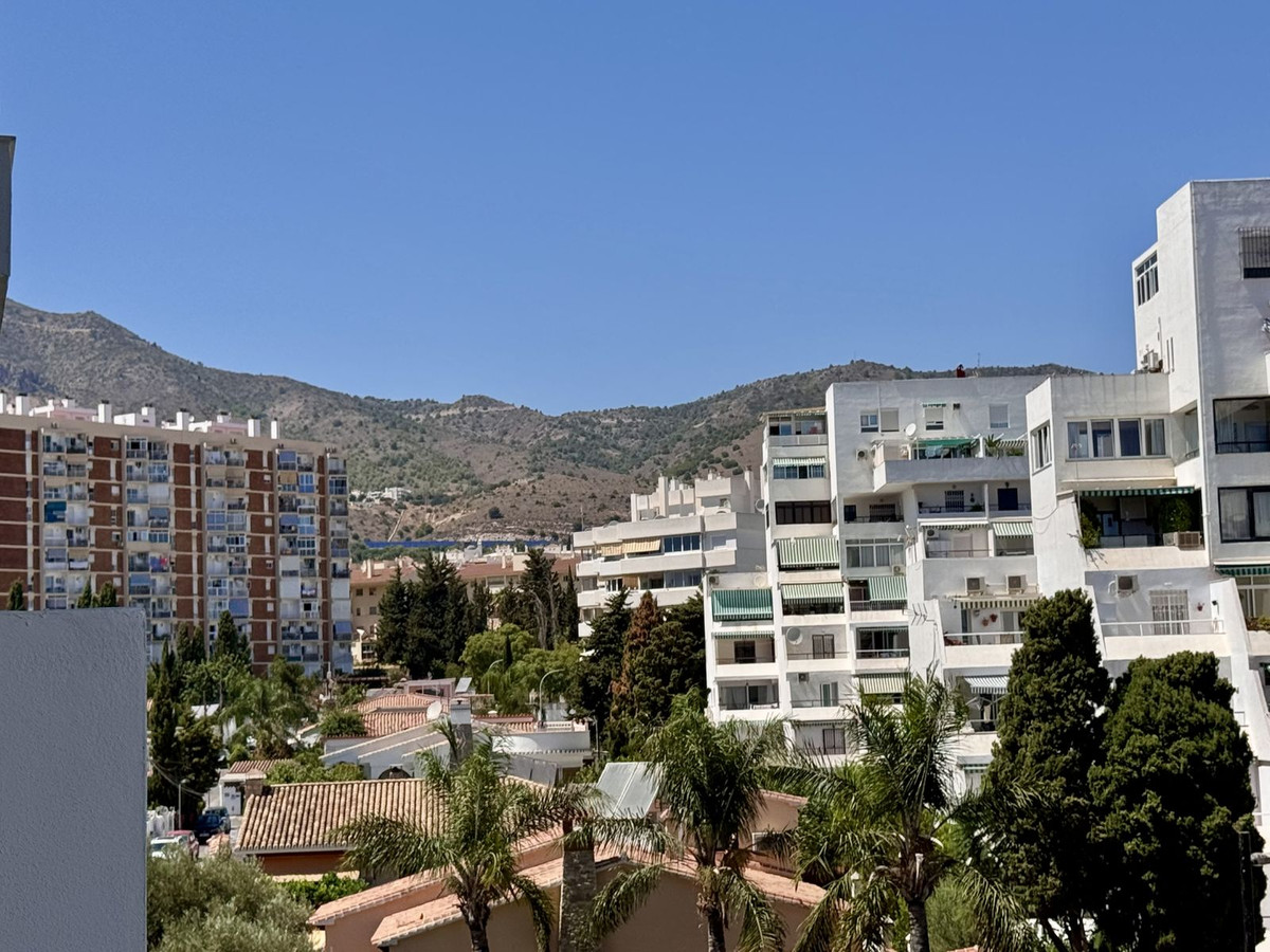 2 Bedroom Apartment in Benalmádena - Photo 5