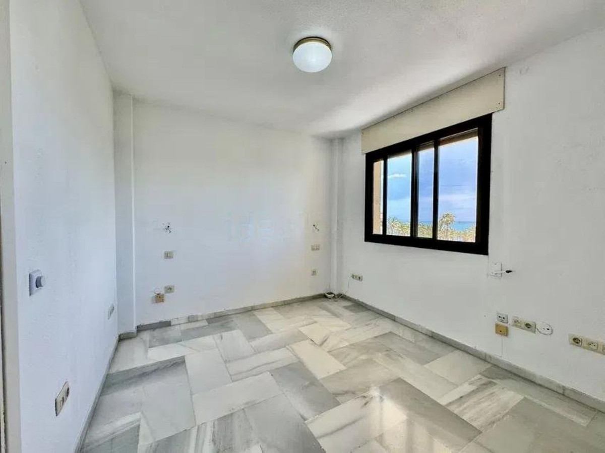 2 Bedroom Apartment in Torremolinos - Photo 7