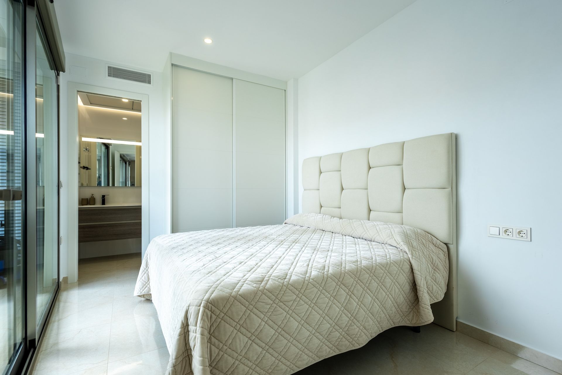 Apartamento com 4 quartos com piscina em Alicante, Espanha – Foto 17