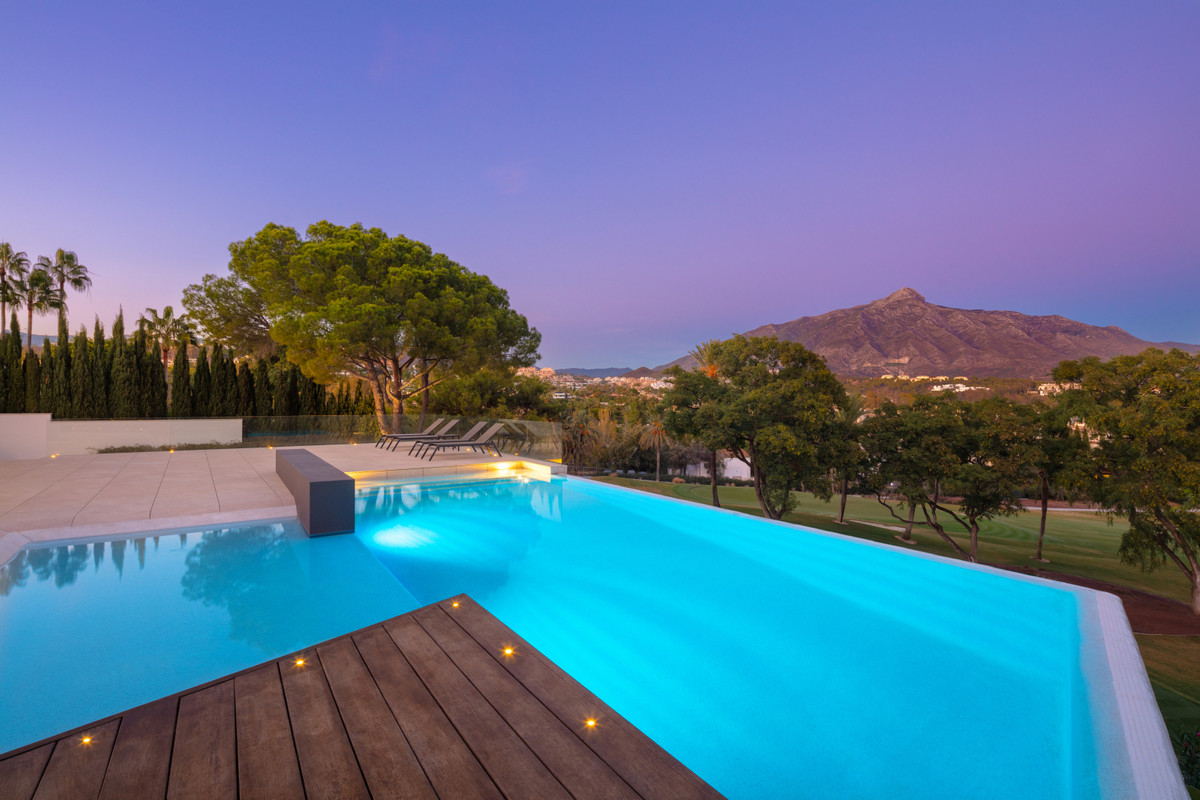 6 Bedroom Villa in Marbella - Photo 25