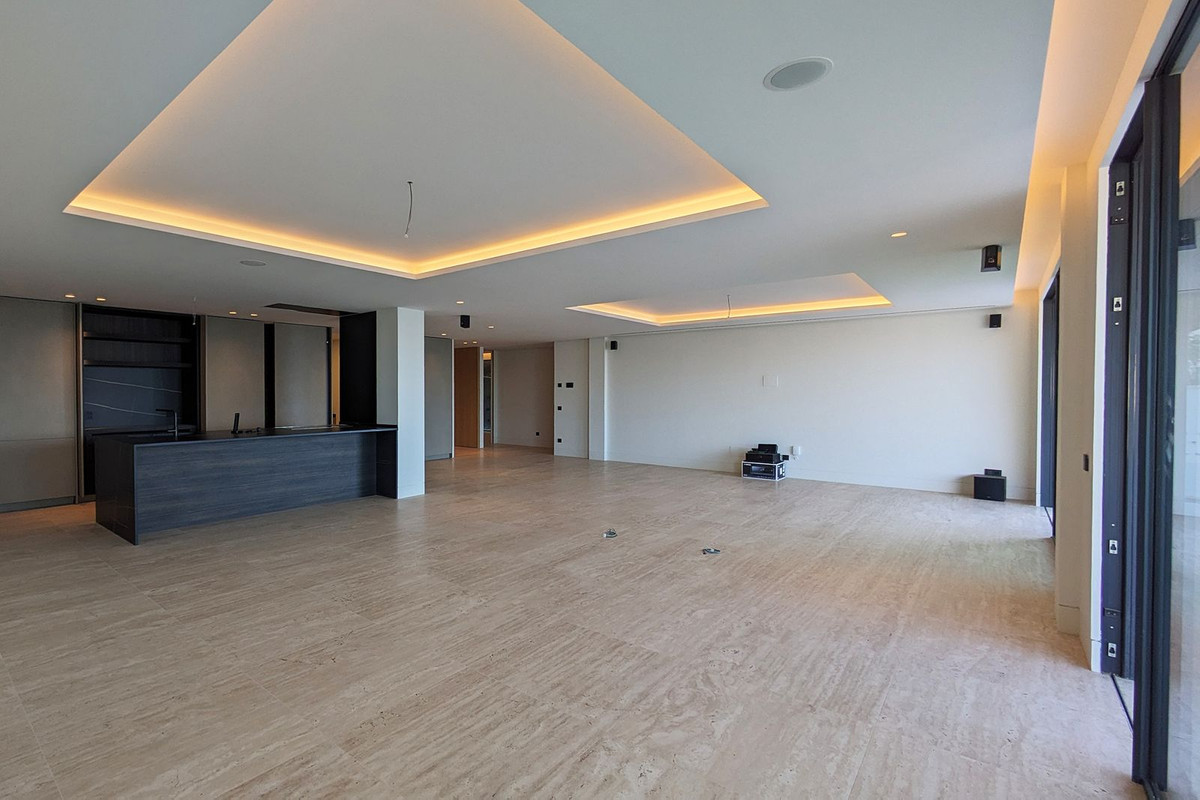 4 Bedroom Apartment in Estepona - Photo 7