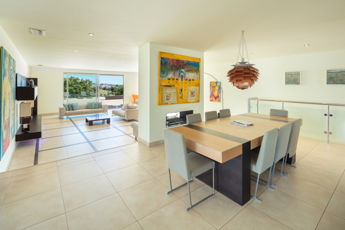 6 Bedroom Villa in Marbella - Photo 9