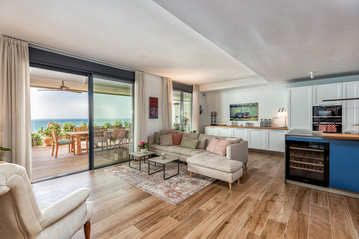 3 Bedroom Apartment in Fuengirola - Photo 17