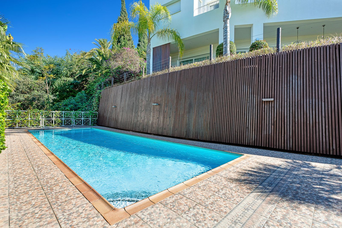 4 Bedroom Villa in Marbella - Photo 23