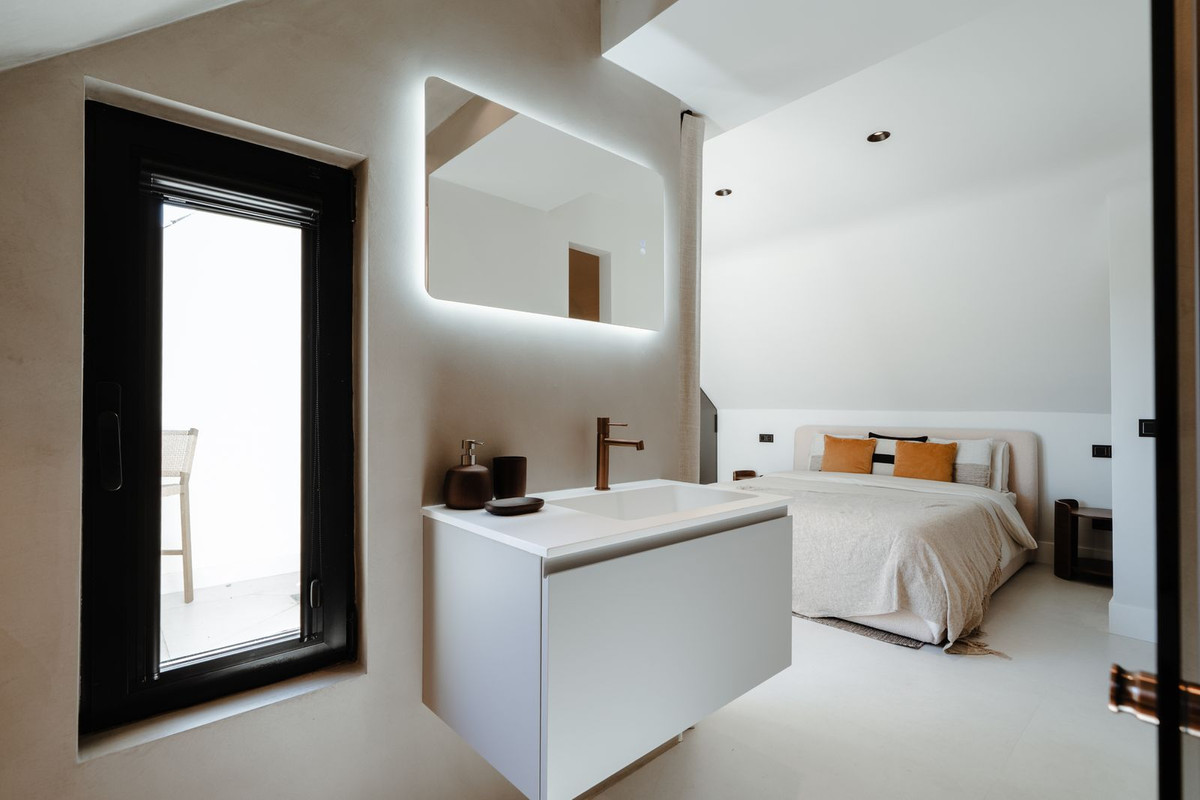 4 Bedroom Townhouse in San Pedro de Alcántara - Photo 42