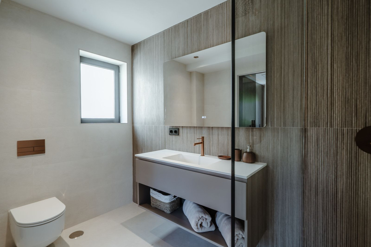 4 Bedroom Townhouse in San Pedro de Alcántara - Photo 38
