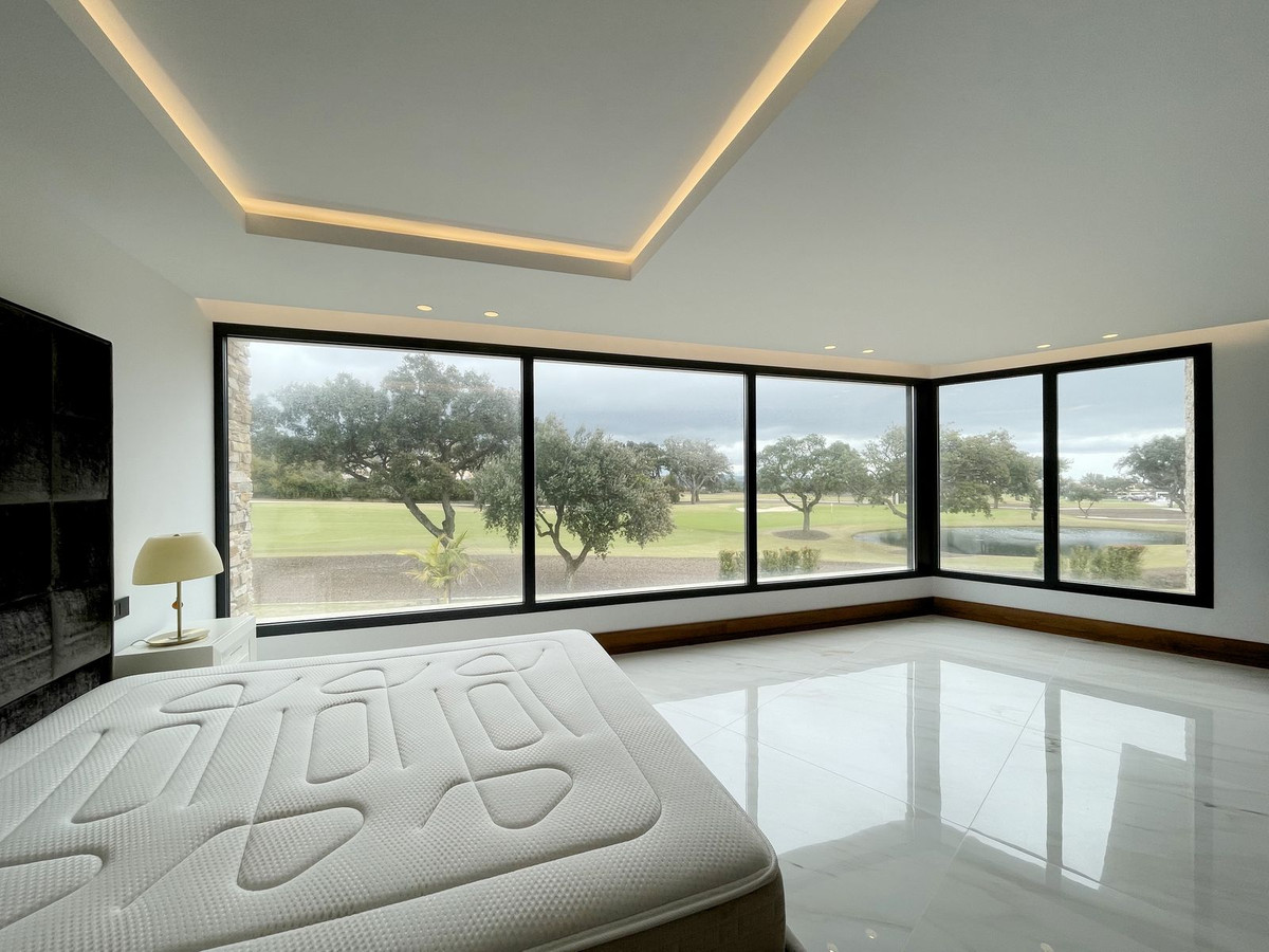 6 Bedroom Villa in San Roque - Photo 49
