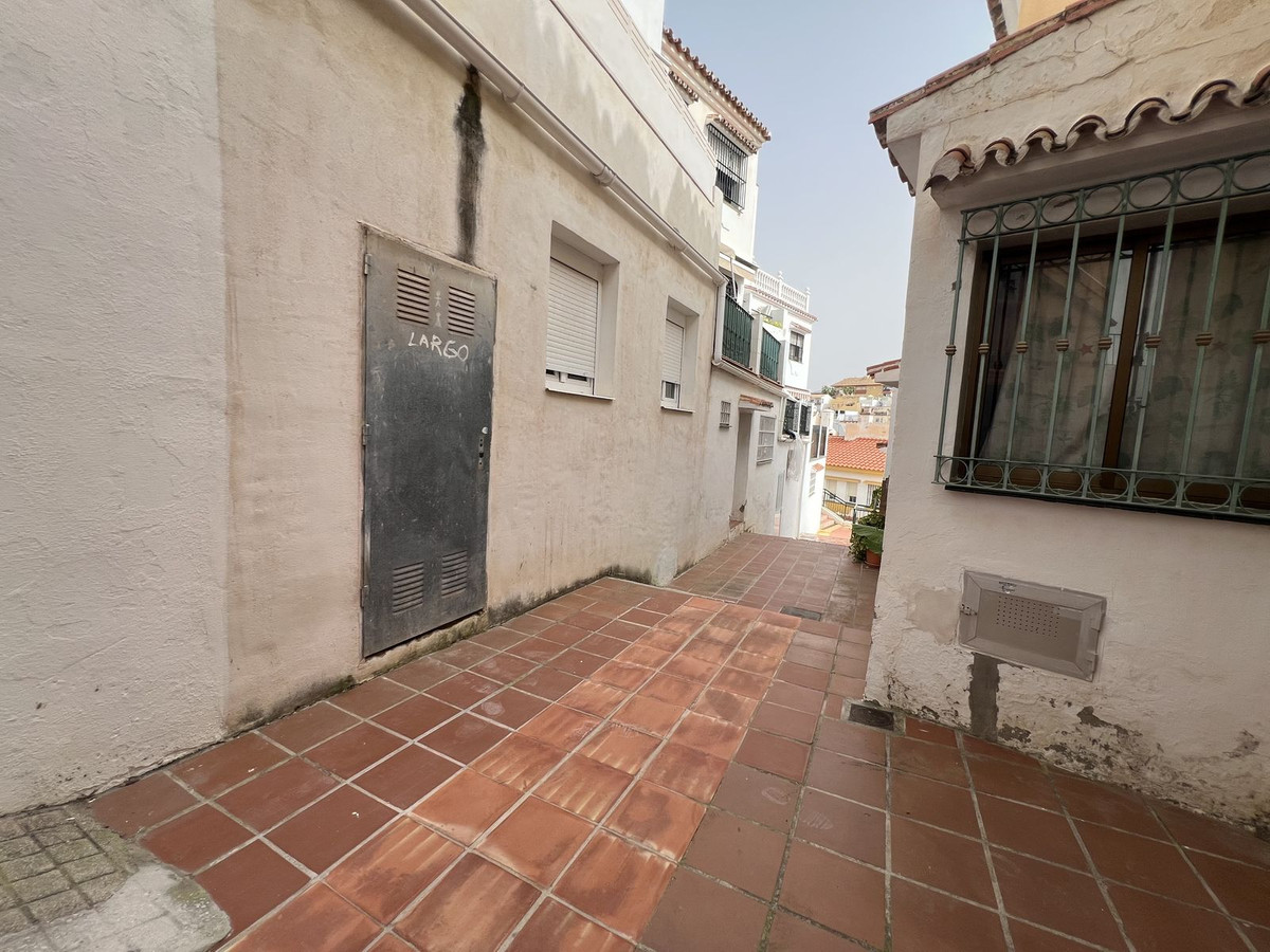 3 Bedroom Townhouse in Benalmádena - Photo 26