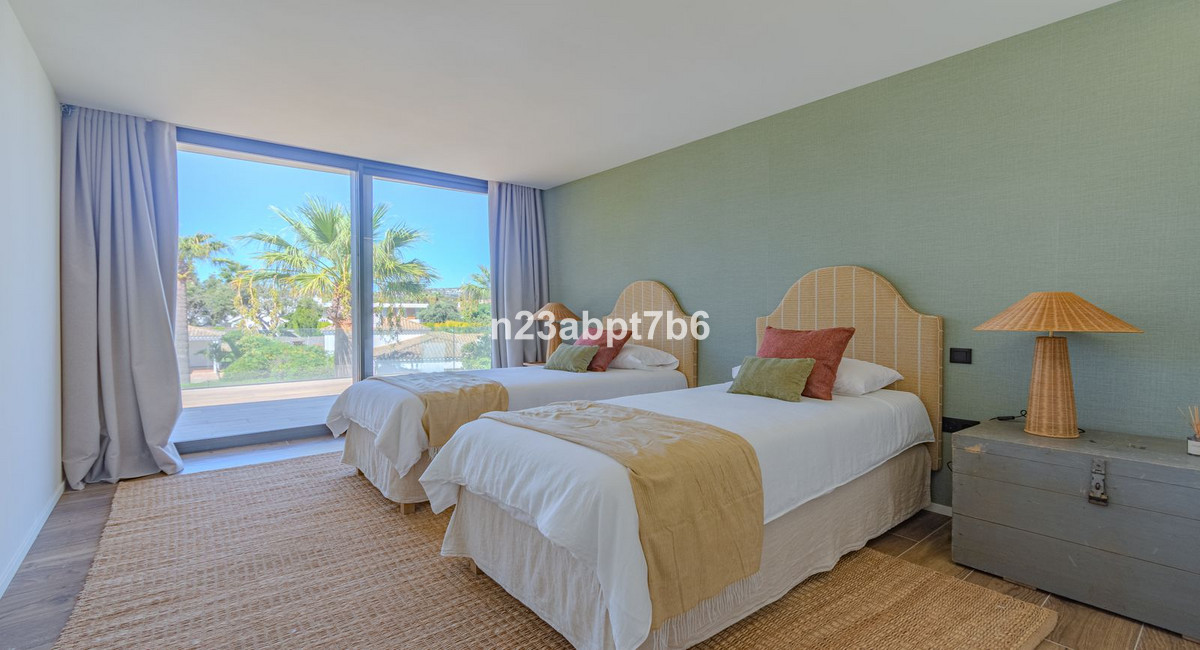 5 Bedroom Villa in Sotogrande - Photo 14
