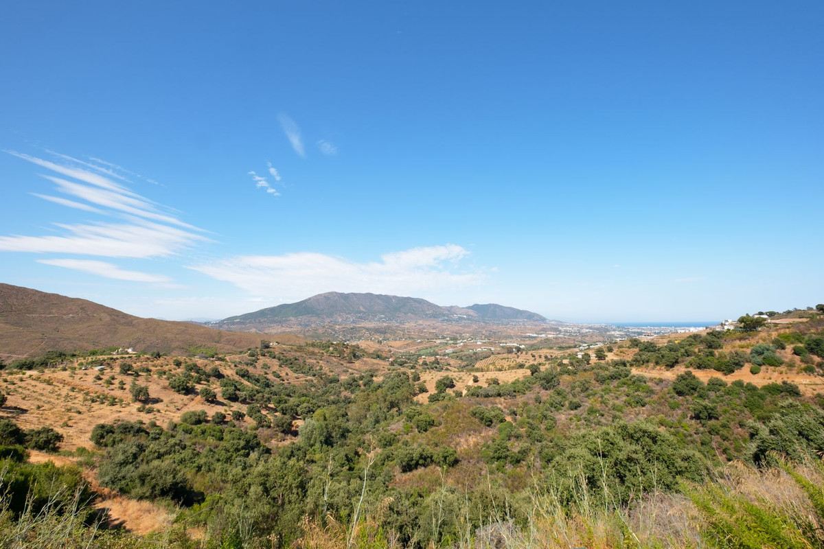 2 Bedroom Apartment in Marbella - Photo 28