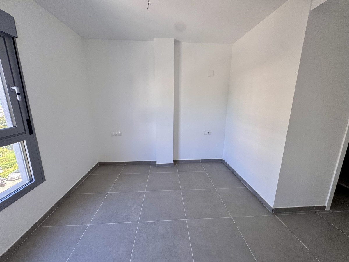 2 Bedroom Apartment in Benalmádena - Photo 25