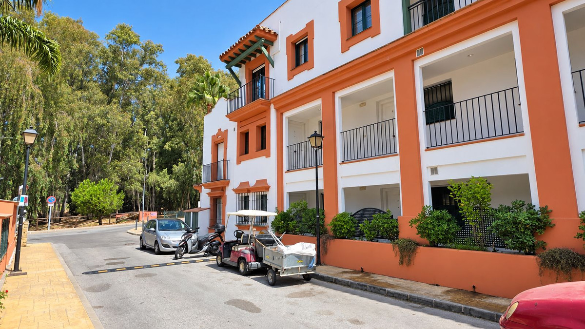 3 Bedroom Apartment in Estepona - Foto 2