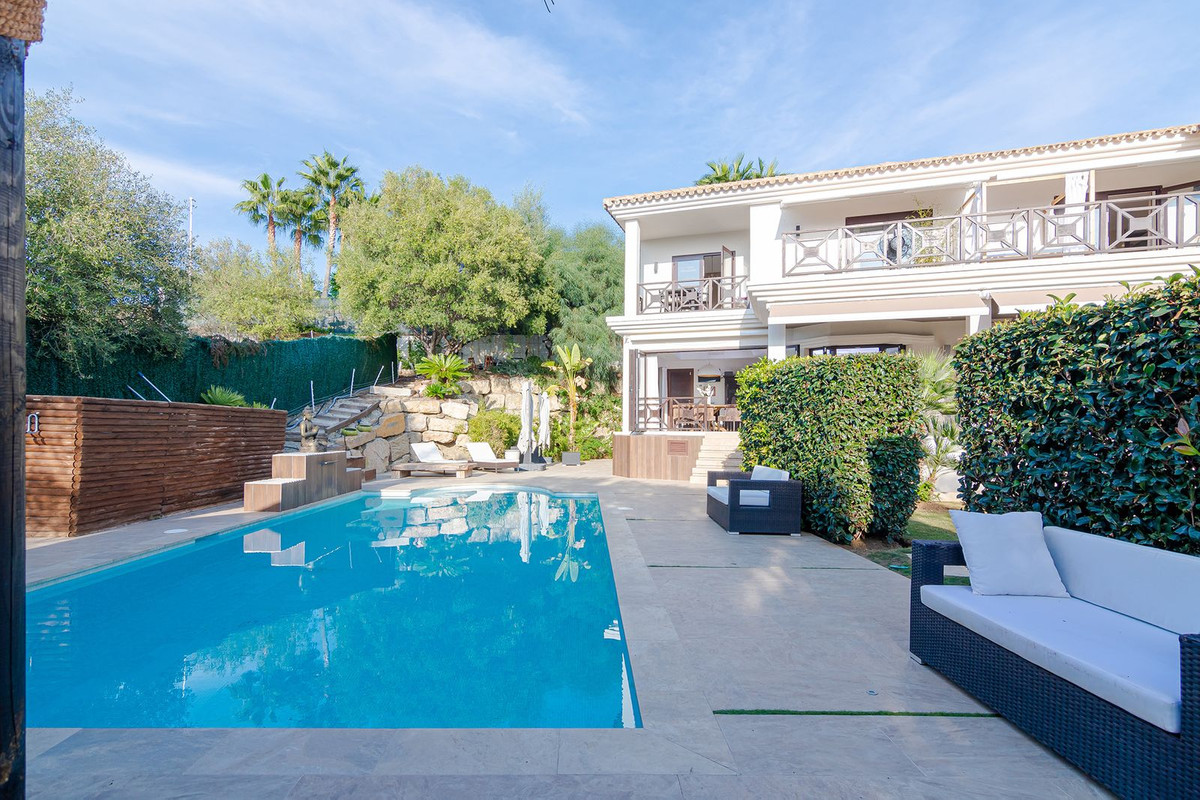 6 Bedroom Villa in Marbella - Photo 3