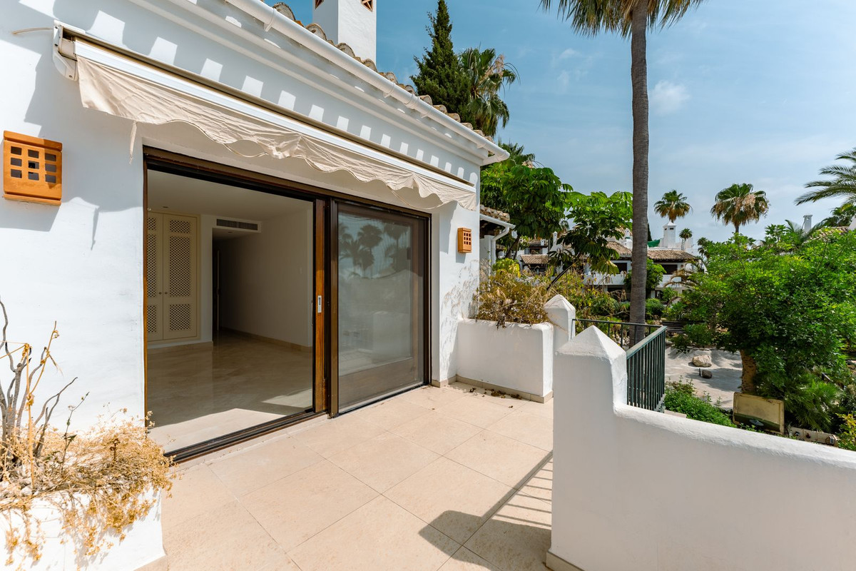 3 Bedroom Townhouse in Estepona - Photo 23