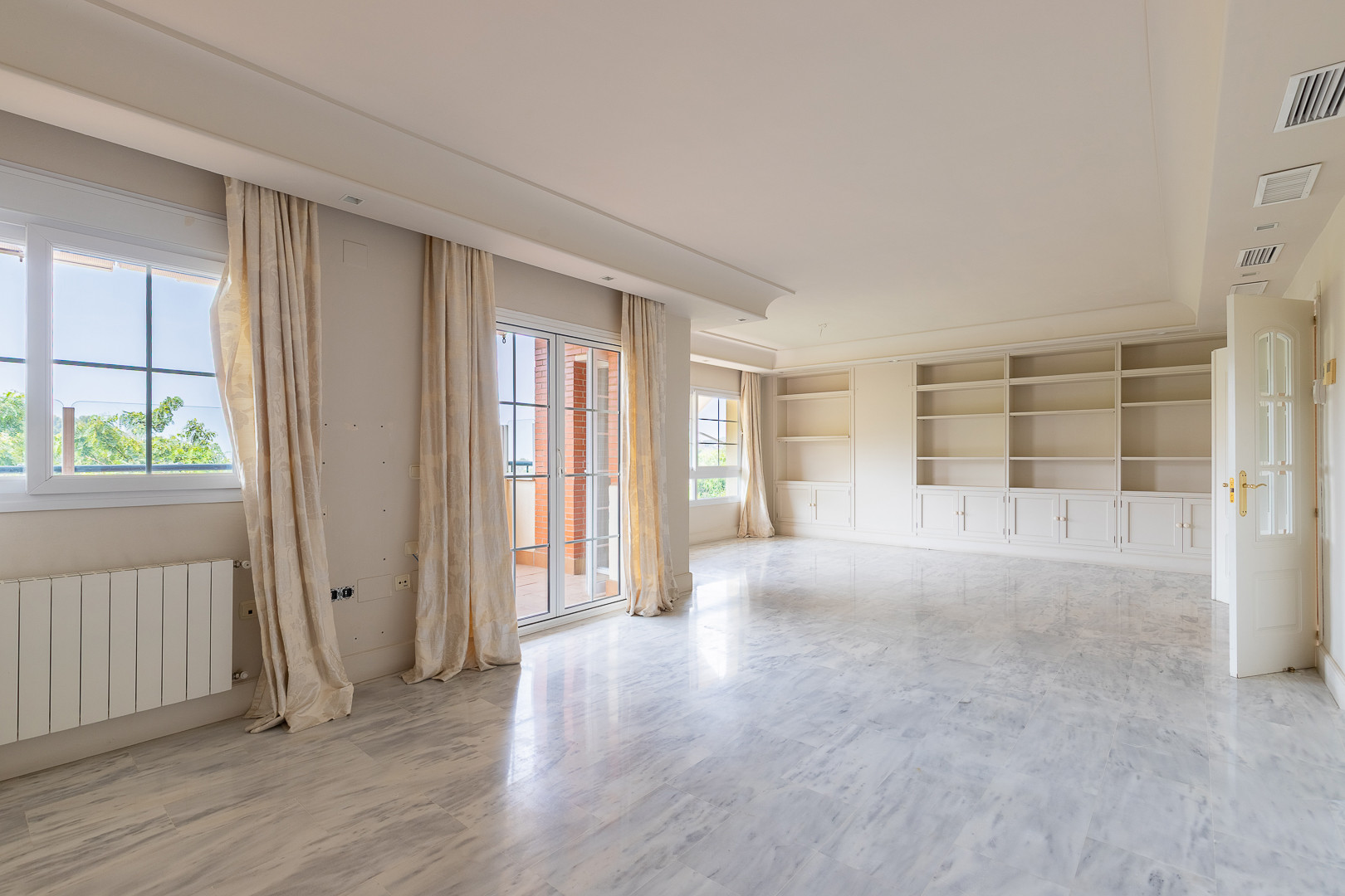 5 Bedroom Penthouse in Málaga - Photo 17