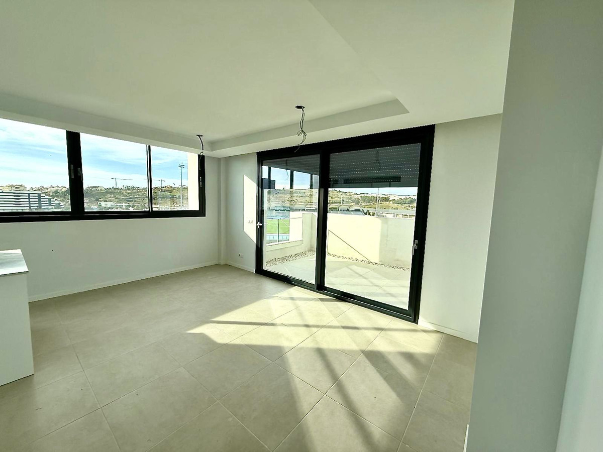 2 Bedroom Penthouse in Estepona - Photo 3