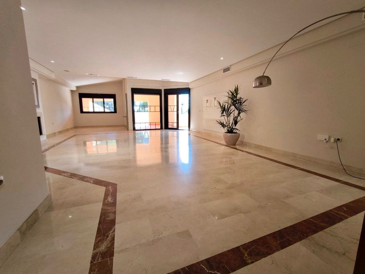 Piso de 2 dormitorios con piscina en Málaga – Foto 7