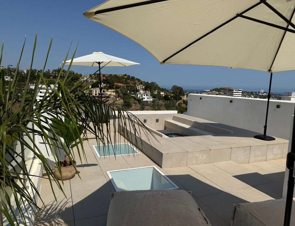 2 Bedroom Penthouse in Benahavís - Photo 12