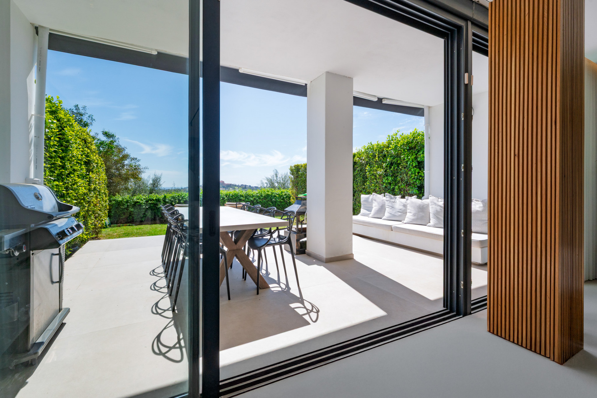 4 Bedroom Townhouse in Benahavís - Photo 10