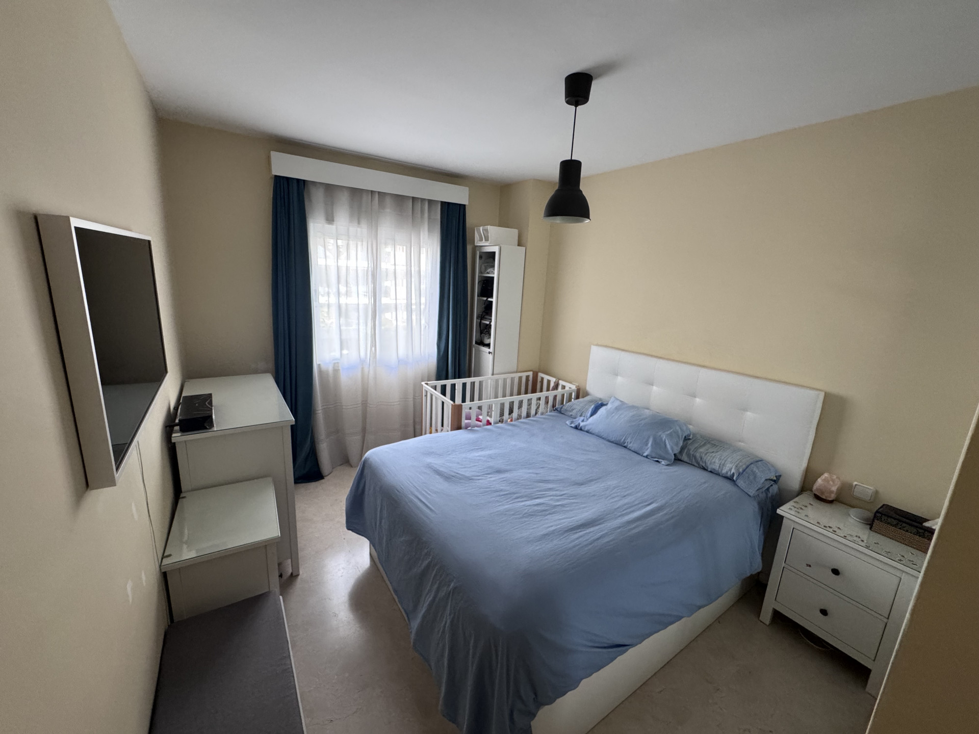 4 Bedroom Apartment in Estepona - Photo 10