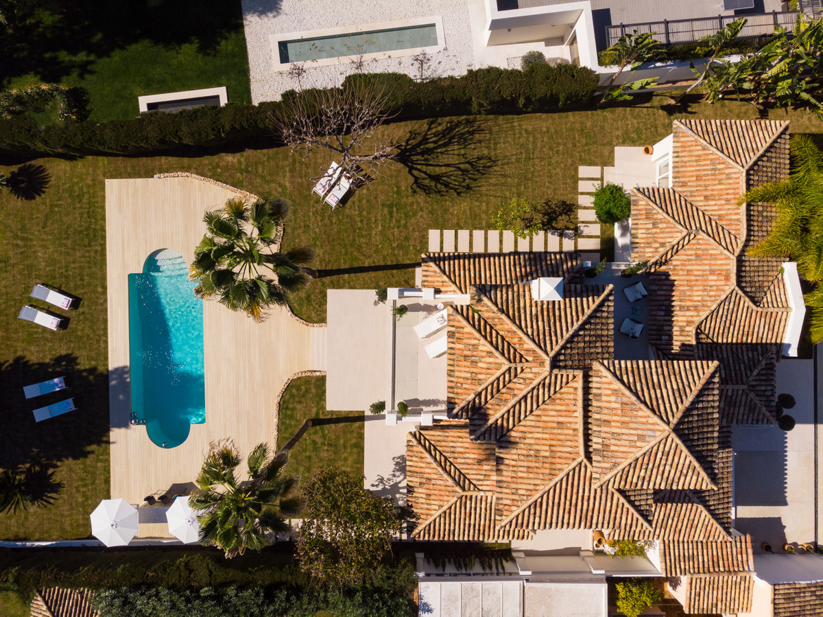 4 Bedroom Villa in Marbella - Photo 8