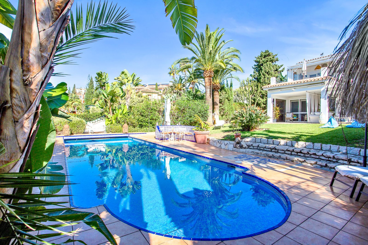 6 Bedroom Villa in Marbella - Photo 57