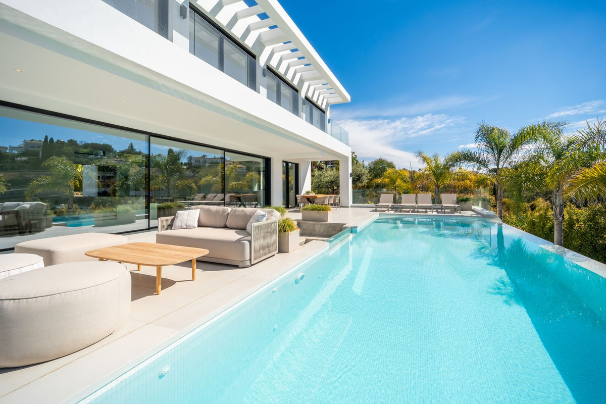 5 Bedroom Villa in Marbella - Photo 54