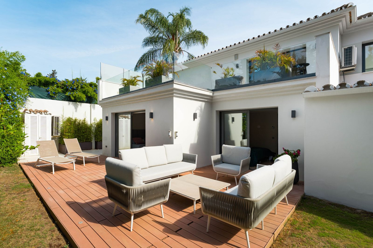 4 Bedroom Villa in Marbella - Photo 11