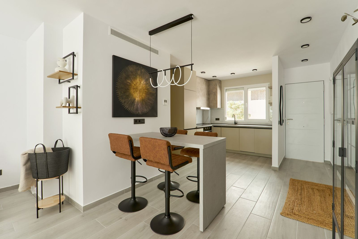 2 Bedroom Apartment in Marbella - Photo 5