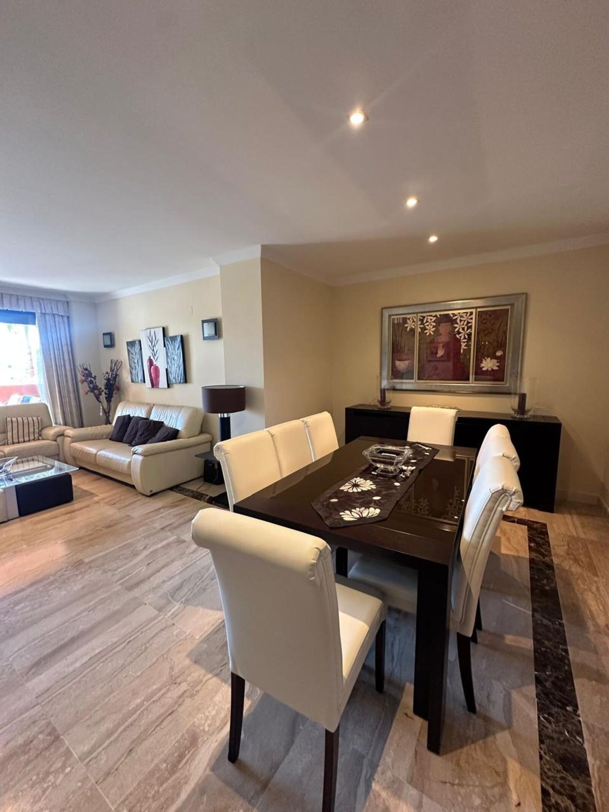3 Bedroom Apartment in Estepona - Photo 7
