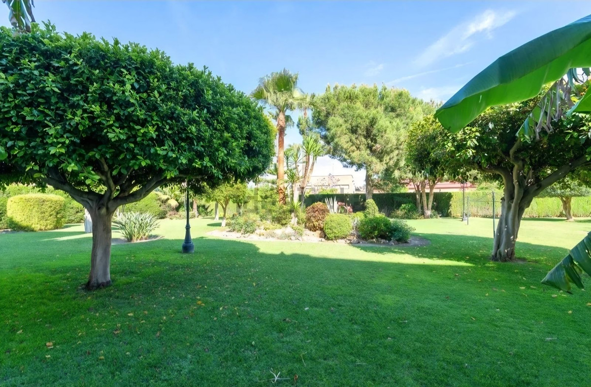 4 Bedroom Apartment in Málaga - Photo 8