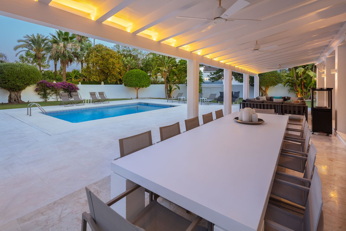 4 Bedroom Villa in Marbella - Photo 12