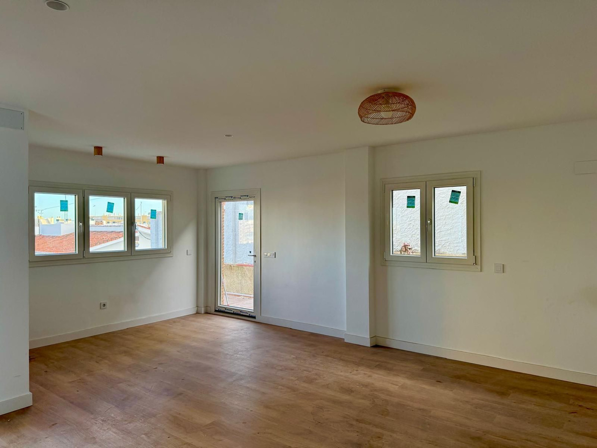 3 Bedroom Apartment in Torremolinos - Photo 12