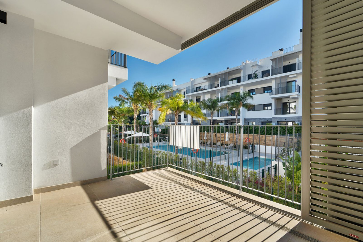 3 Bedroom Apartment in Estepona - Photo 16